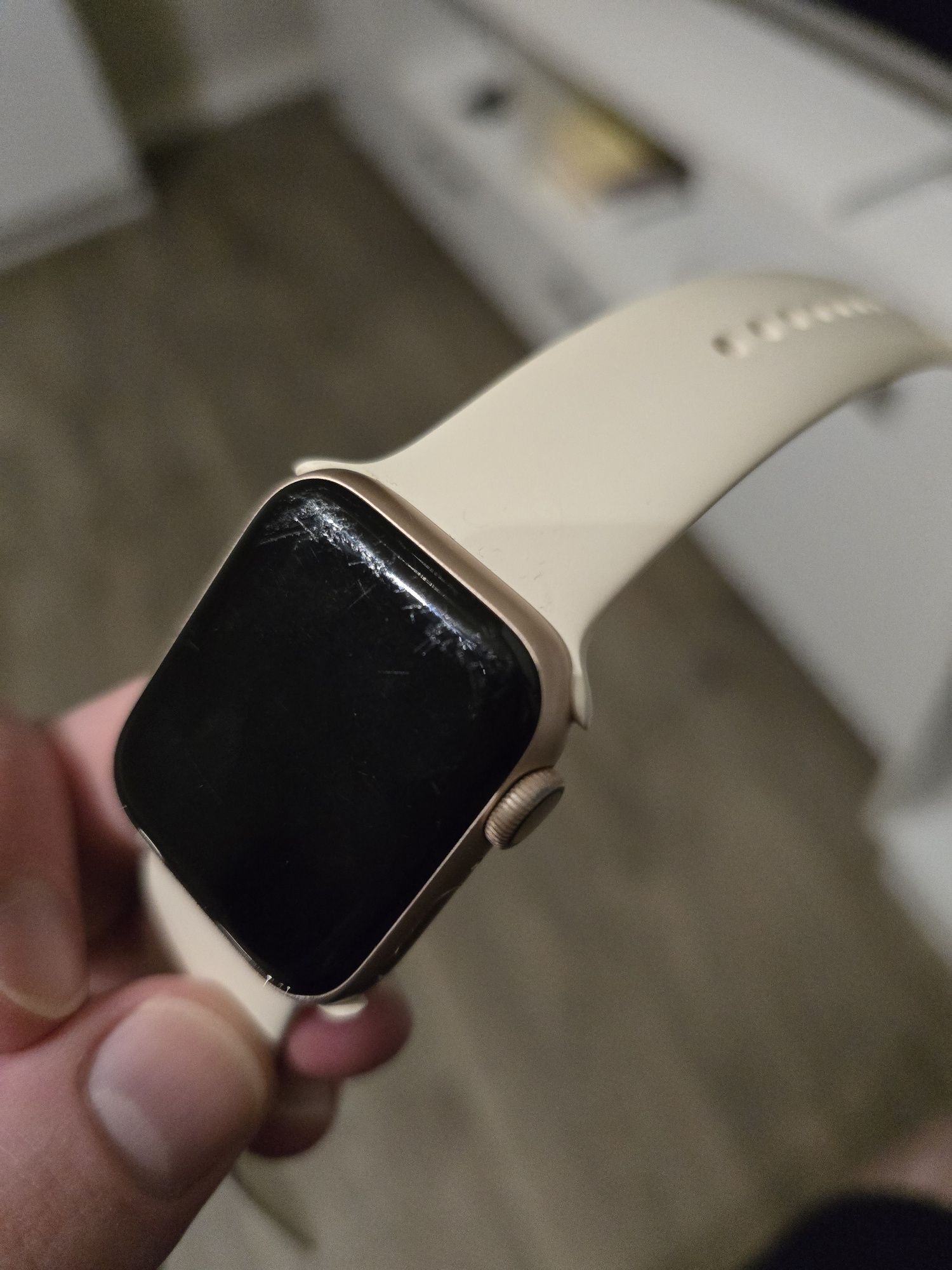 Продам Apple watch 4
