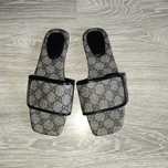 Шльопанці жіночі Gucci