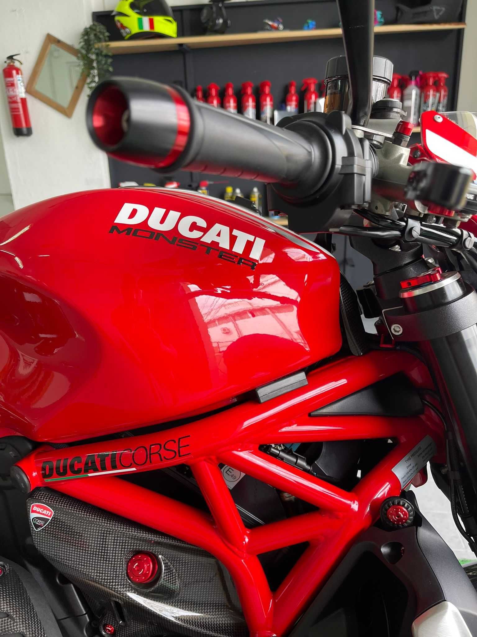 Ducati Monster 1200R.