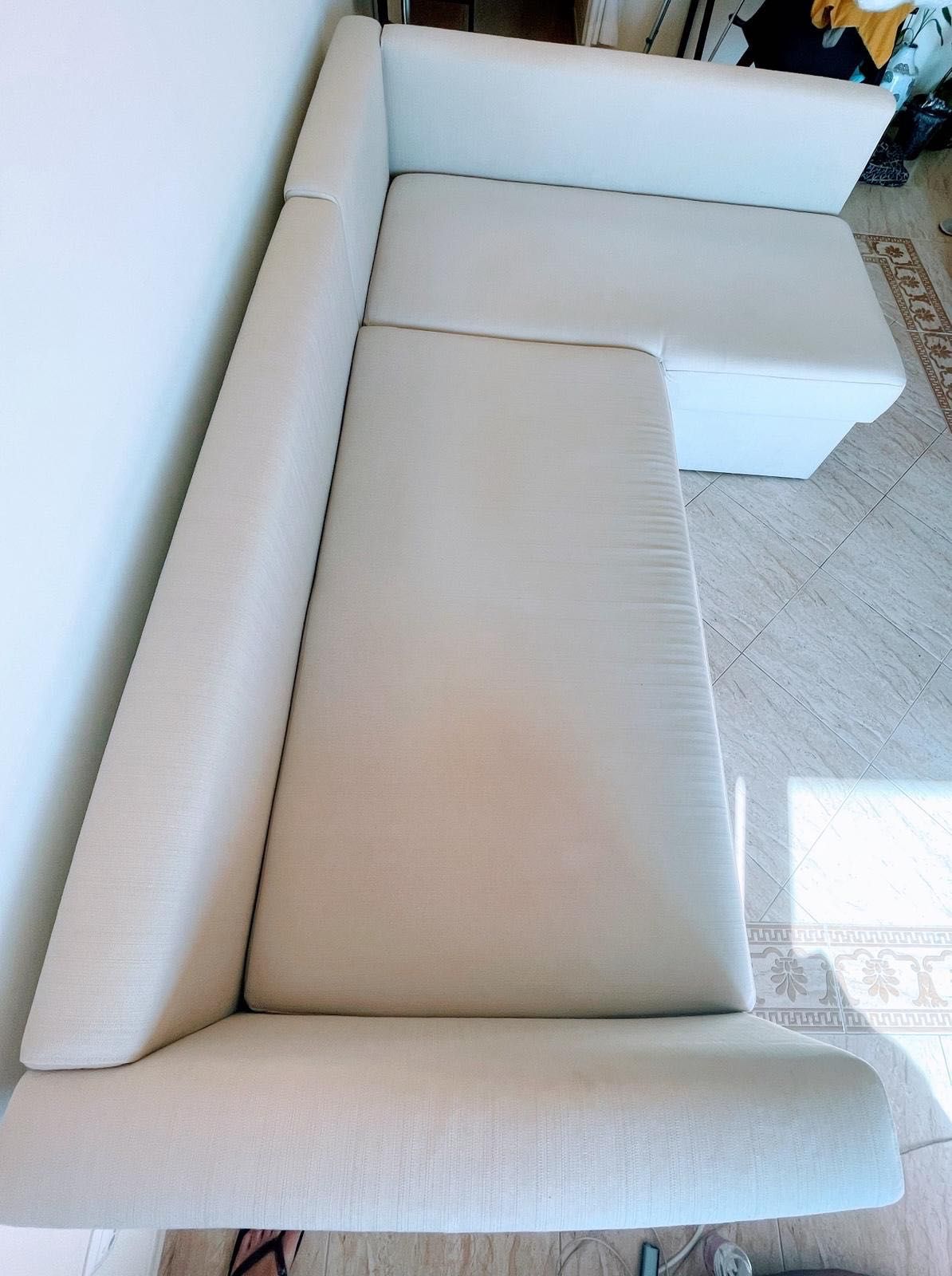 Sofá-Cama em L com Arrumação – Bege Claro – Muito Confortável
