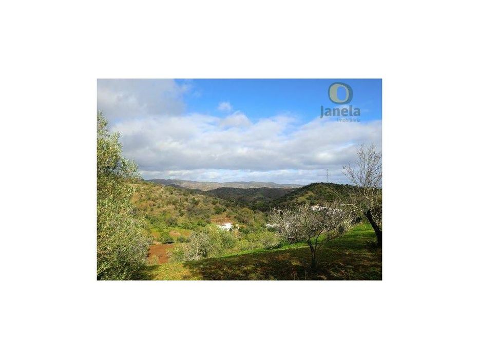 Terreno Urbano com ruína com Vista Mar e Serra