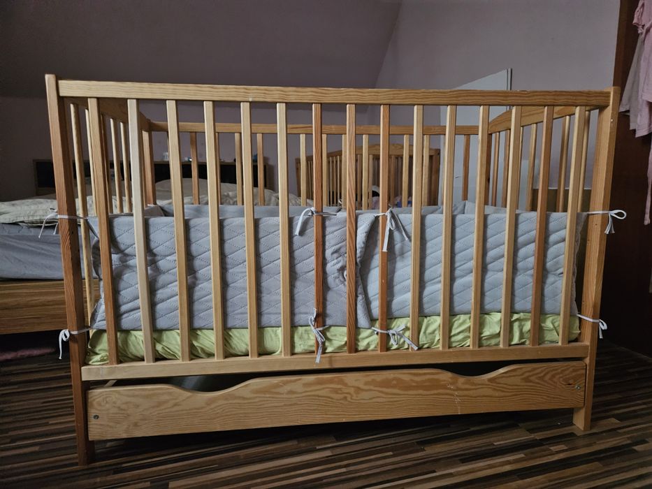 Łóżeczko drewniane z szufladą