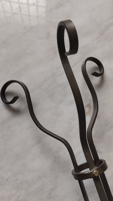 Suporte de Vaso  em Ferro .