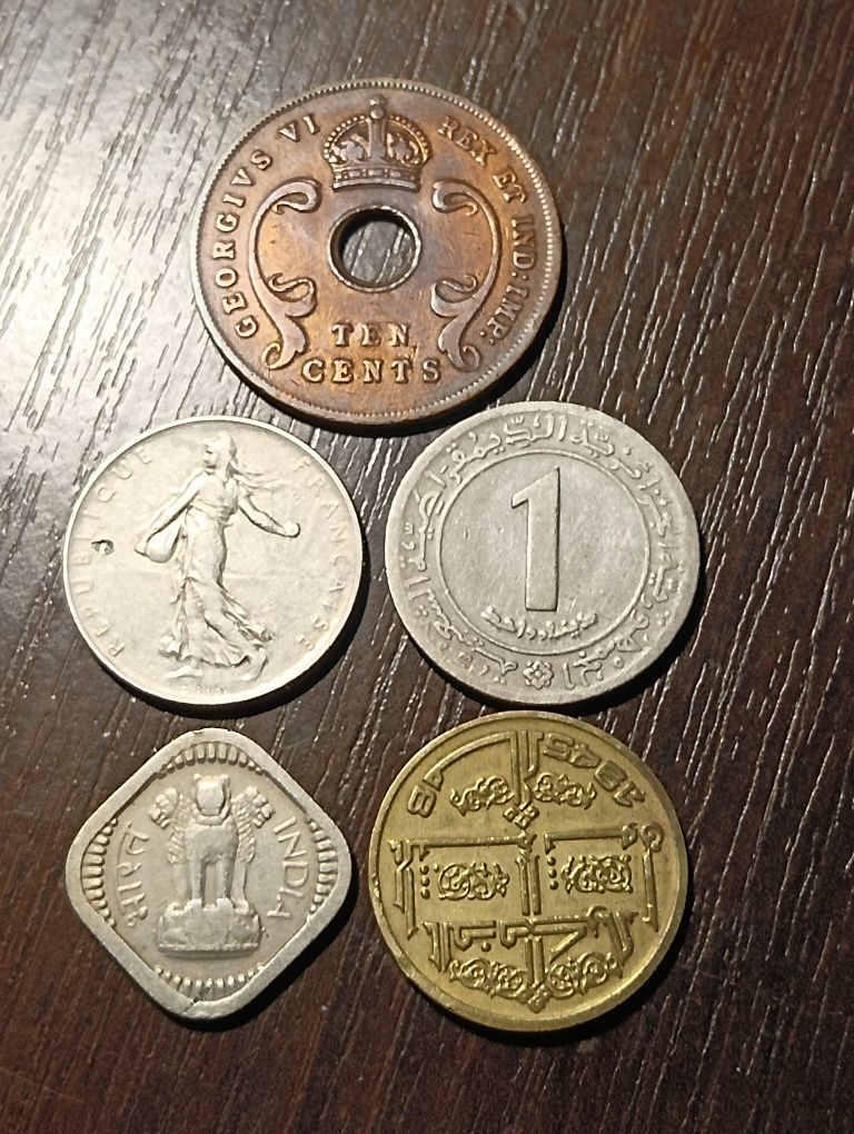 Лот монет франк цент алжирский динар .