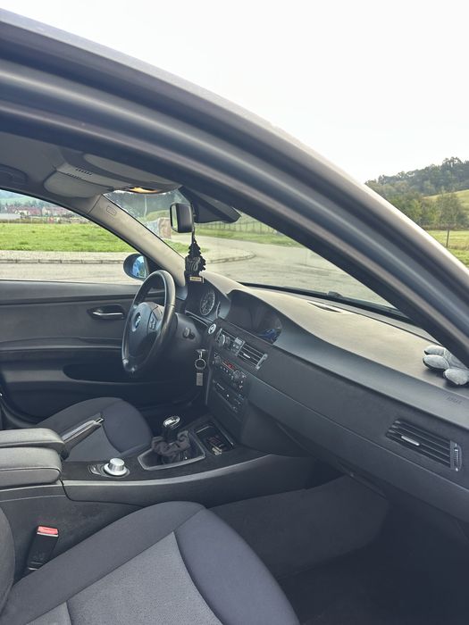 Sprzedam BMW E90 320i