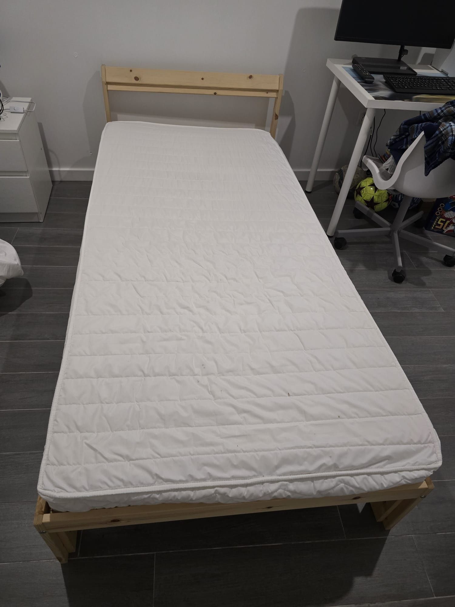 Cama solteiro com colchão e estrado