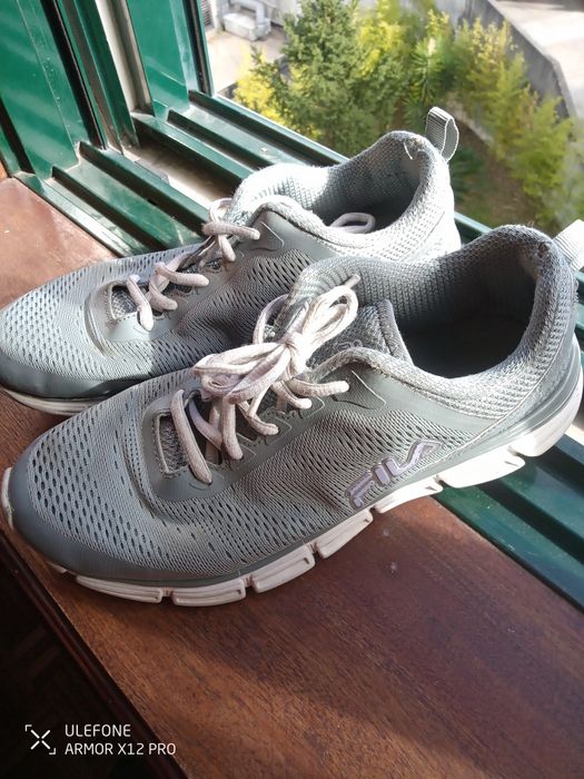 Sapatilhas FILA em cinzenta, tamanho EUR 39.5 US 8.5