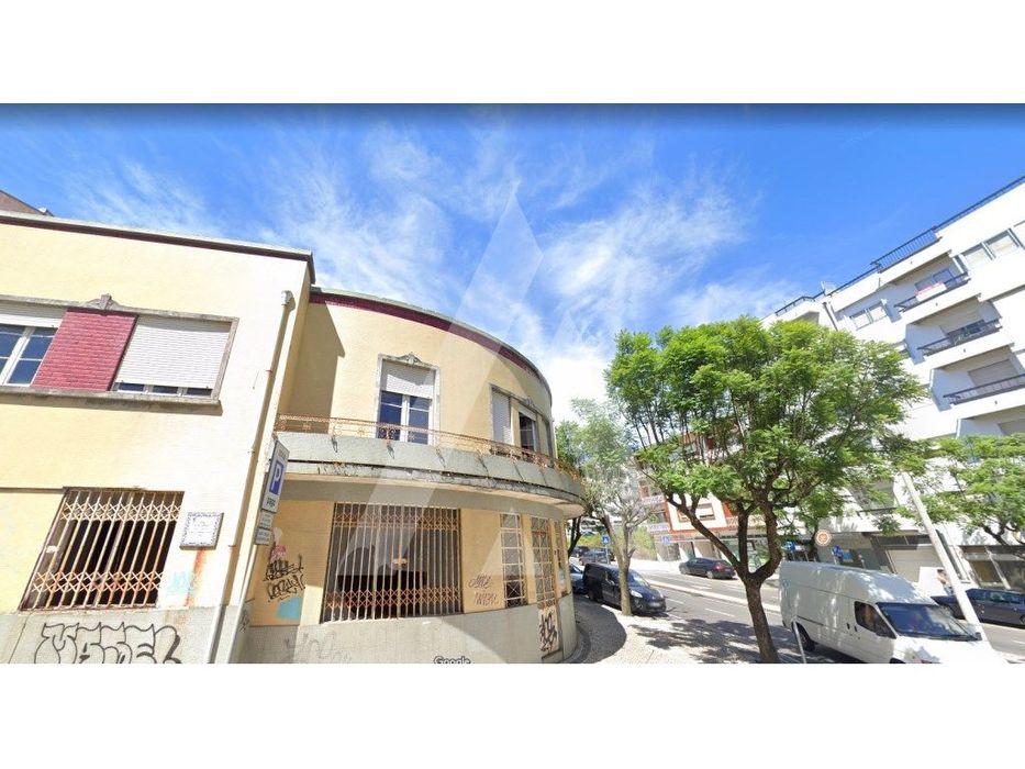 Prédio para venda em zona privilegiada de São João da Madeira