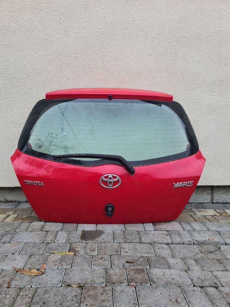 Комплектна кришка багажника ляда Toyota Yaris 2 Тойота Яріс 2 3D