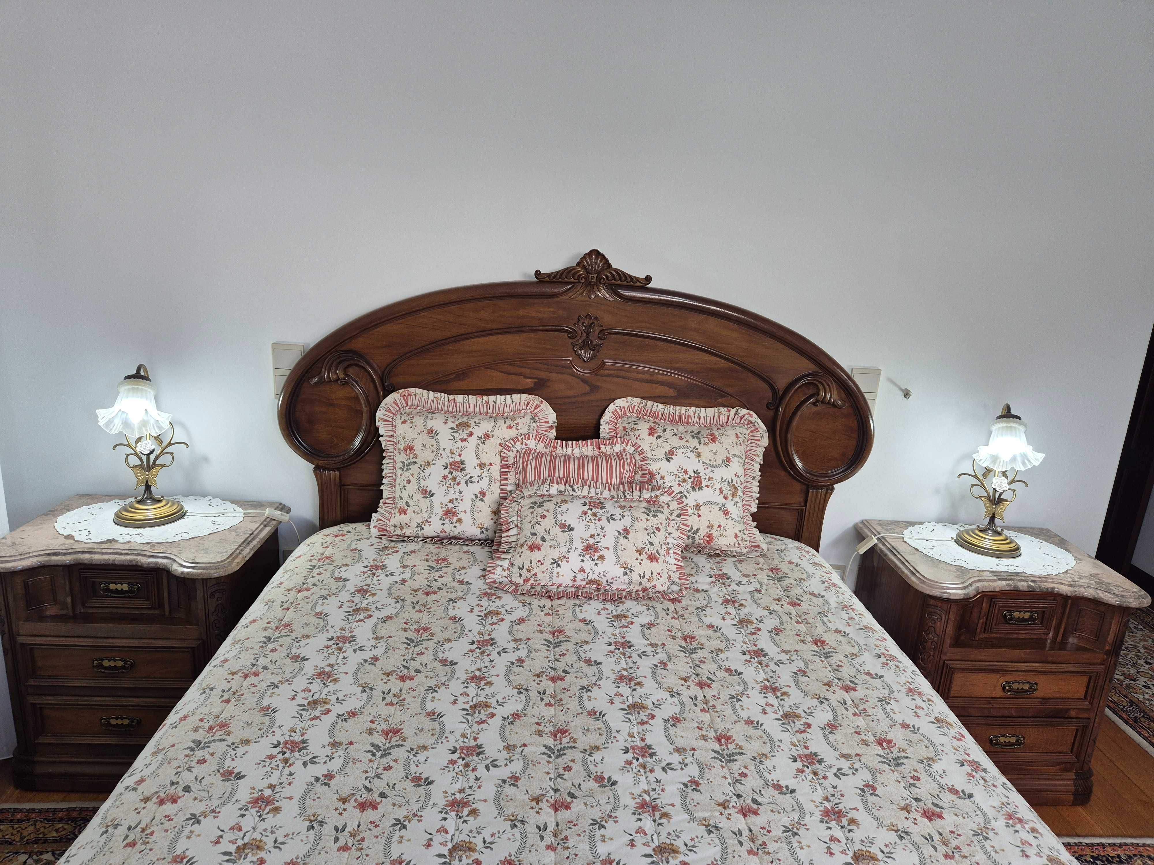 Mobília completa de quarto de casal