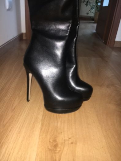 61/ OKAZJA Nowe Kozaki czarne damskie rozmiar 41 z mini platformą 15cm