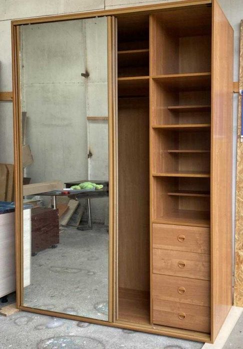 шафа-купе з ящиками