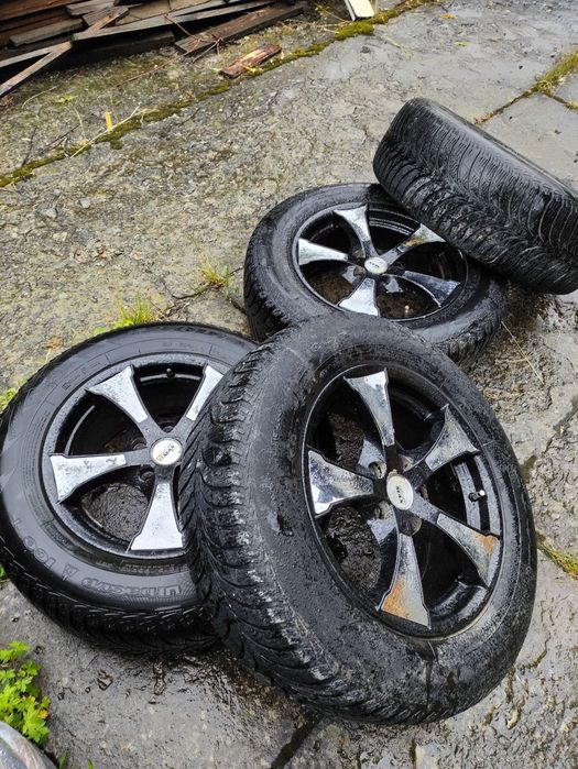 Зима шини 215/65 R16 Goodyear UltraGrip made Germany 6.5мм , Tiguan