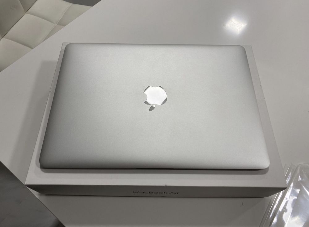 MacBook Air 13” ( i7/8gb/256gb)