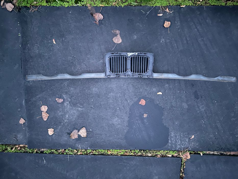 Птица и решетки фар BMW E34 дорестайл