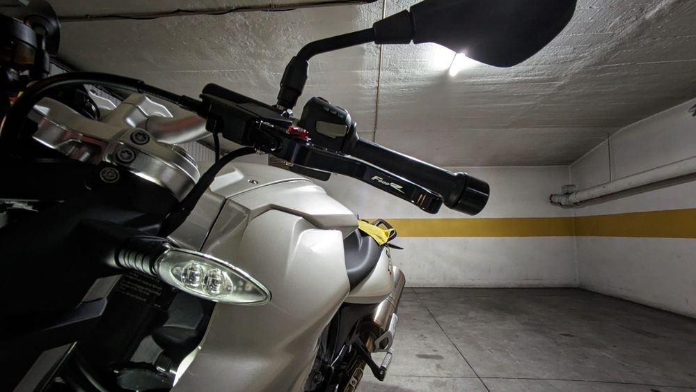 BMW modelo F800R de 2014