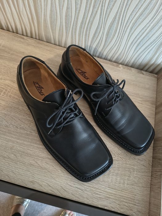 Czarne skórzane pantofle 41