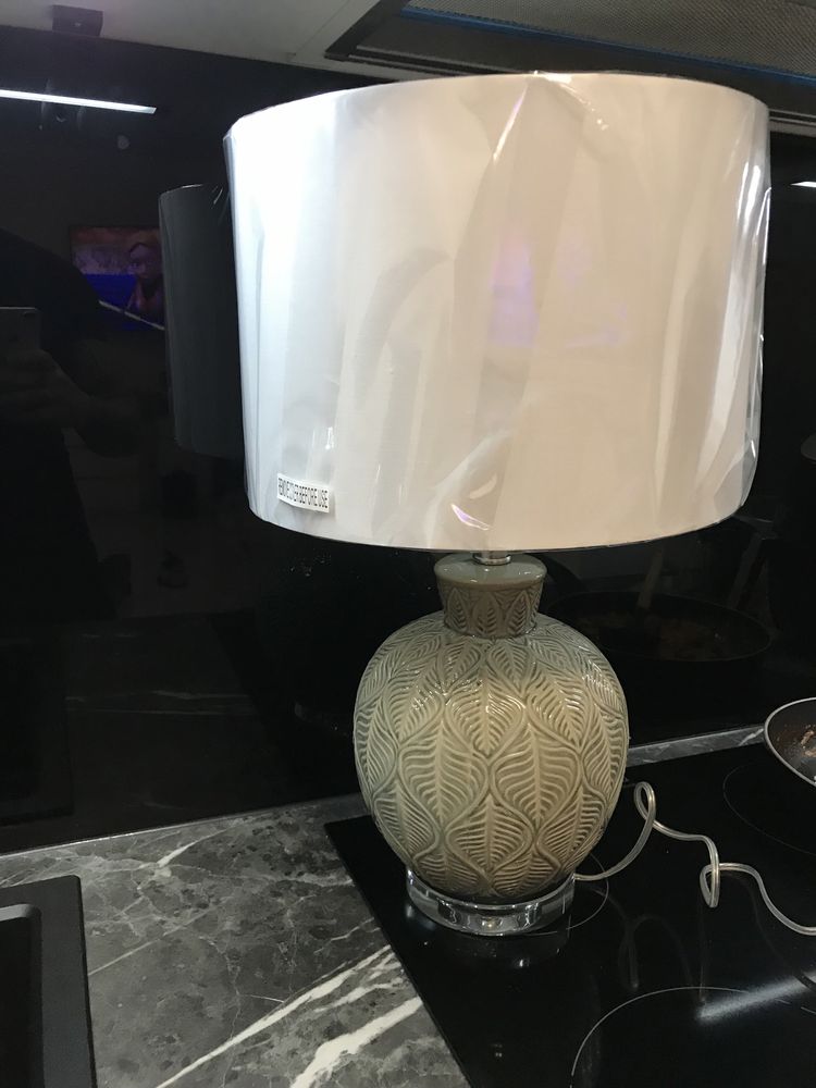 Ceramiczna lampa stołowa Westwing biały abażur