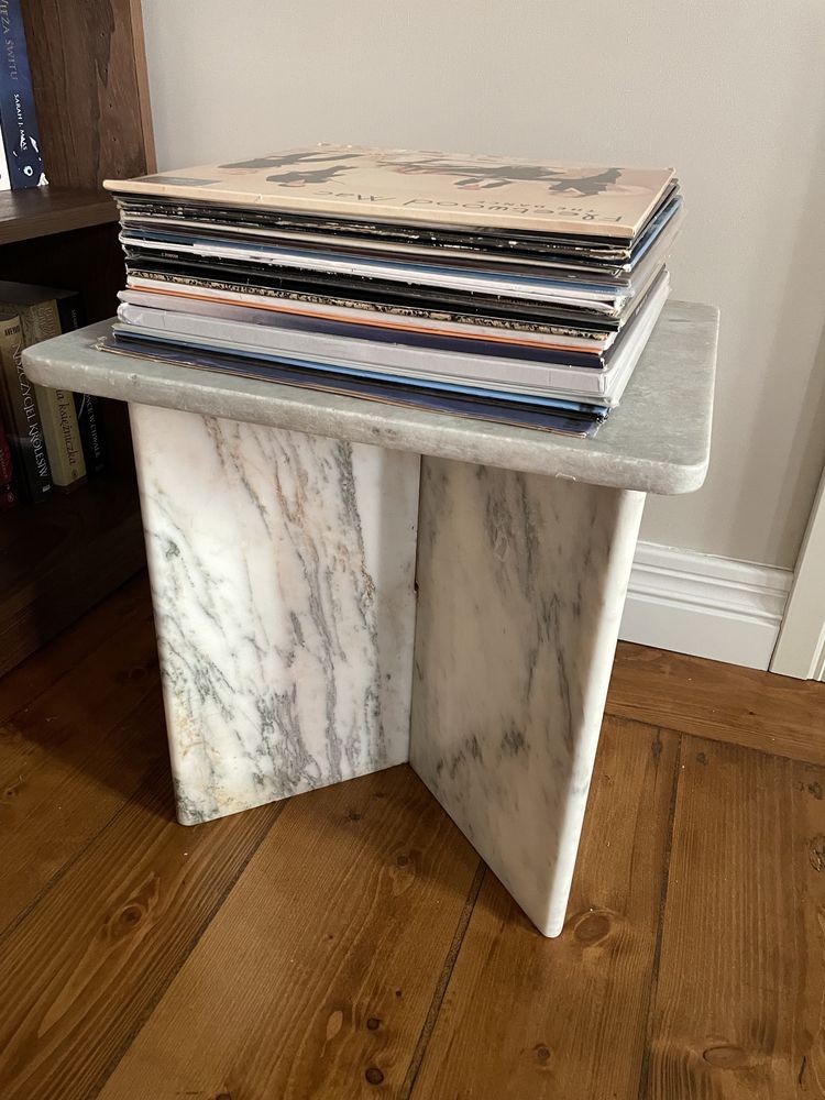 Marmurowy stolik kawowy kamienny w stylu westwing zara home naturalny