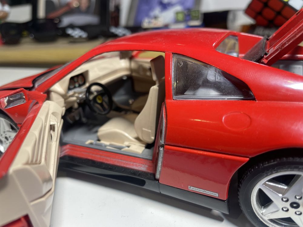 Model Ferrari duzy skala 1:18 metalowy 348 burago