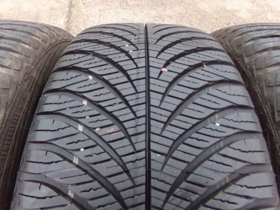 215/55/17  -  GOODYEAR   - 6,5-7mm -  -  4SZT - komplet  --  Tanio