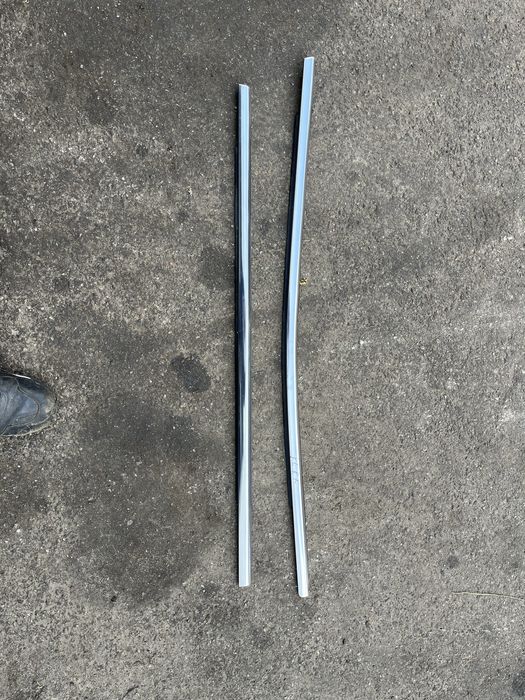 Cherokee kl 2014-22 хром молдінг правих дверей