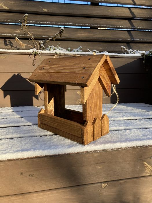 Кормушка для небольших птиц