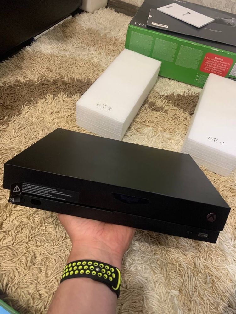 Xbox One X 1Tb,ігрова приставка