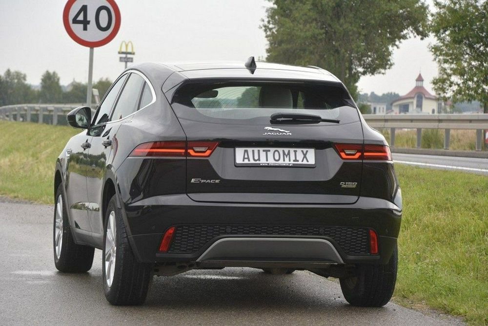 Jaguar E-Pace 2.0D 4x4 automat doinwestowany gwarancja przebiegu bezwypadkowy LED