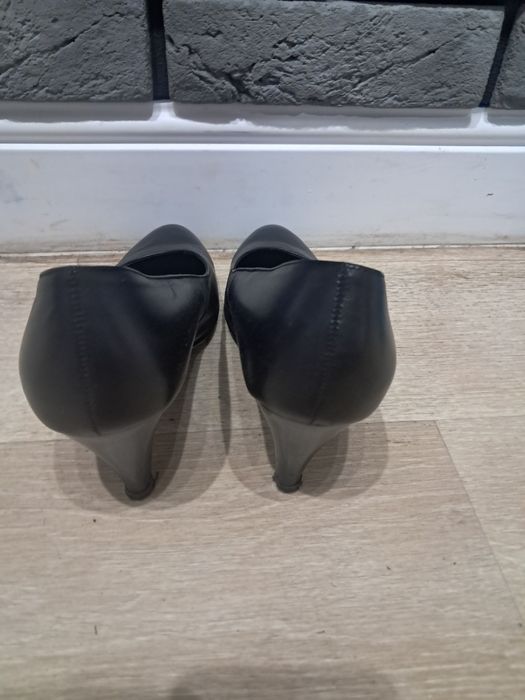 Szpilki Ryłko czarne roz.39