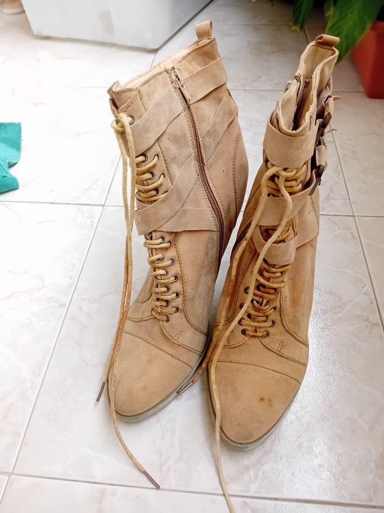 Sapatos e botas stilleto