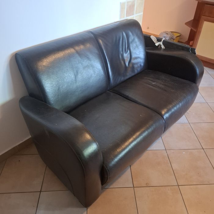 Skórzana sofa 2 osobowa czarna