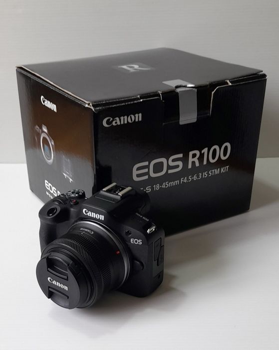 Canon R100 + RF-S 18-45mm Kit