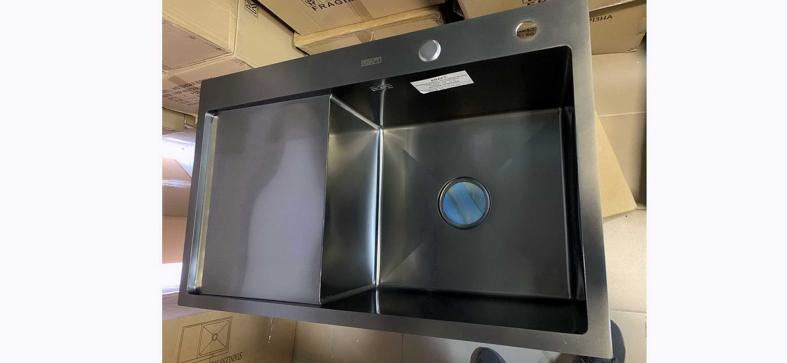 Кухонна мийка 78х48 см, чорна, нерж сталь PVD, дозатор, корзина