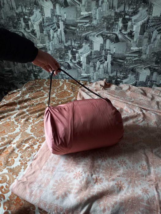 Широкий спальний мішок з капюшоном .
Продам 600 грн