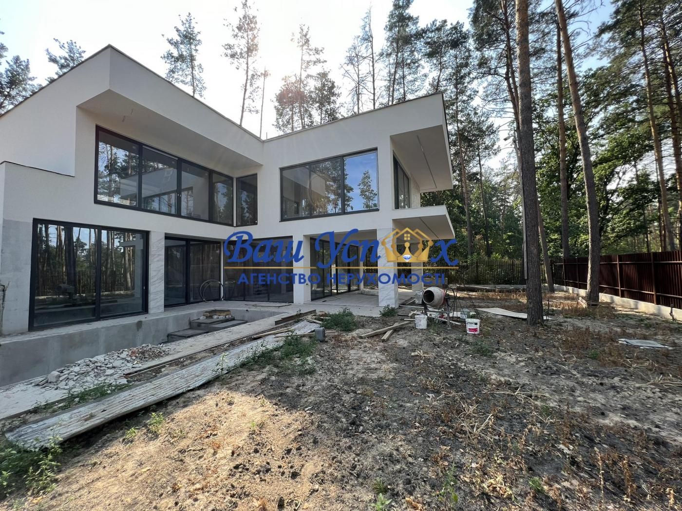 Продажа нового  современного дома в лесу в городке. Ходосовка