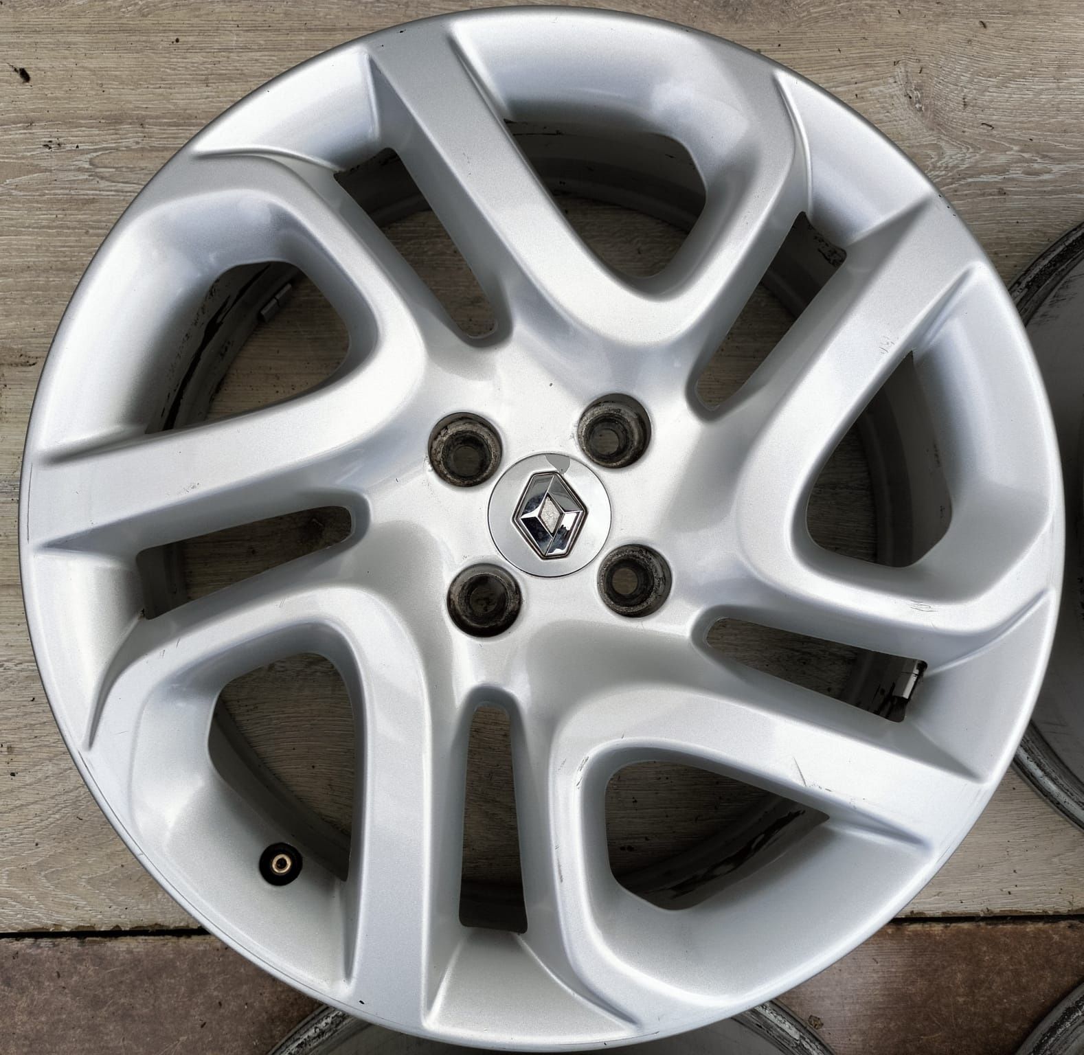 Felgi aluminiowe Renault Clio Captur Twingo 6,5x17 ET40 4x100