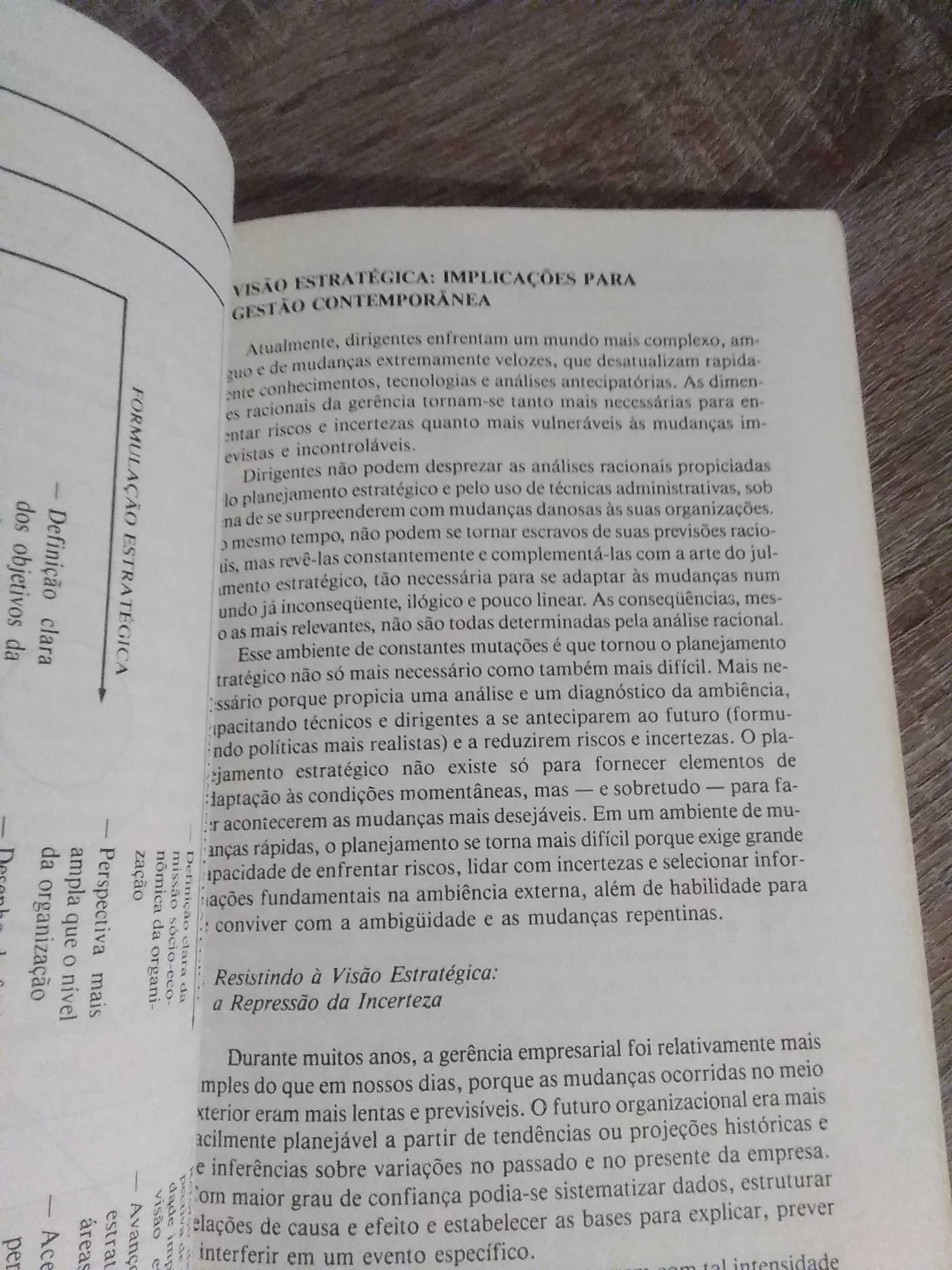 A Ciência e a arte de ser dirigente de Paulo Roberto Motta