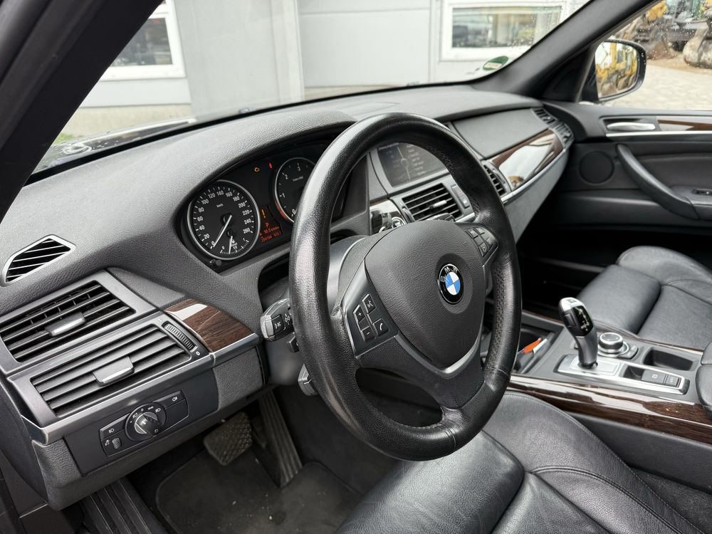 BMW X5 3,0 Diesel ,Bezwypadkowy,255tys.km,Na haku Przyczepa 3500 kg.