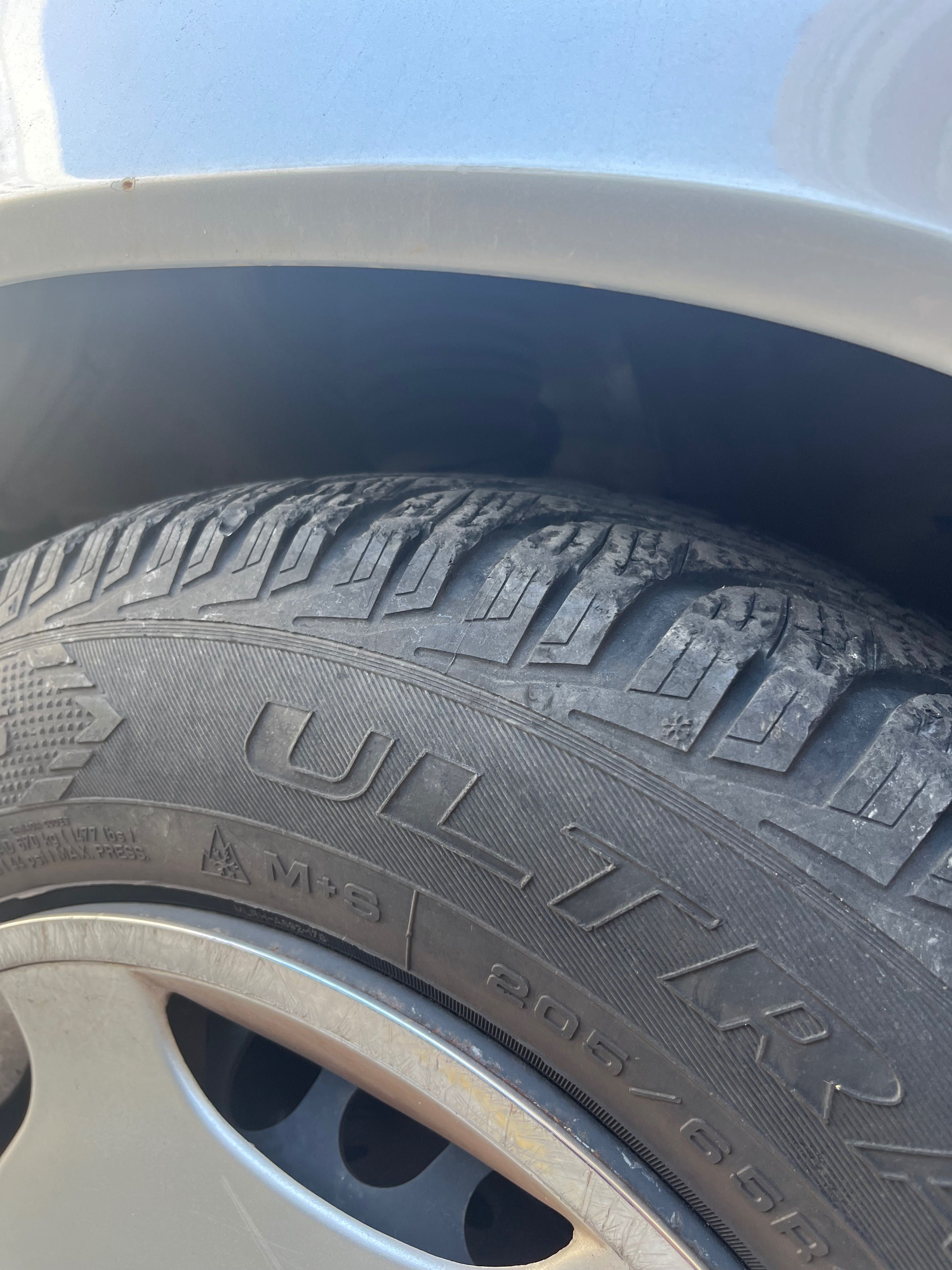 Pneus com Jantes e tampões Mercedes