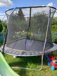 Oddam trampolinę duża
