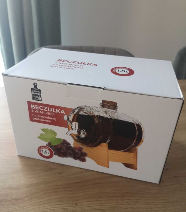 Beczułka na alkohol bimber antałek karafka beczka na stojaku 1,5l Nowa