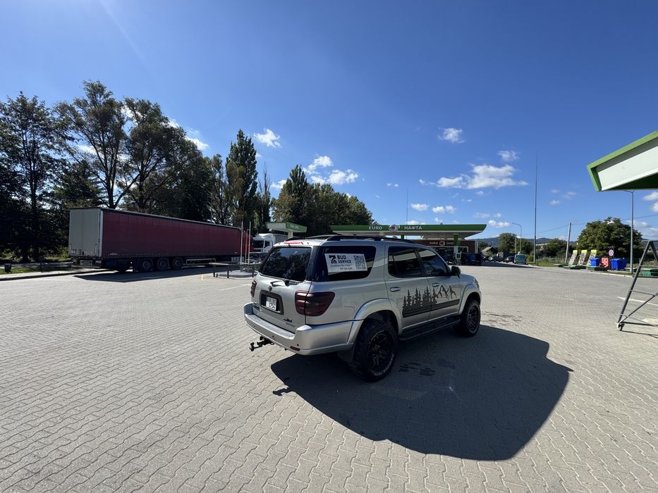 TOYOTA SEQUOIA  у відміному стані як зовні так і технічно.