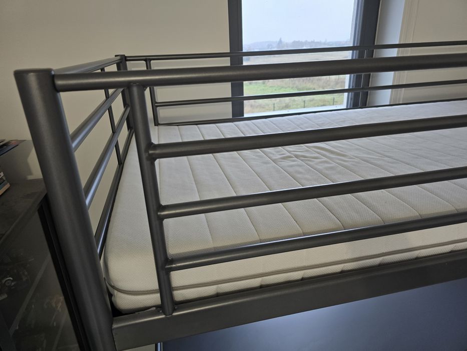 Łóżko piętrowe IKEA Svarta + biurko + materac stan BDB