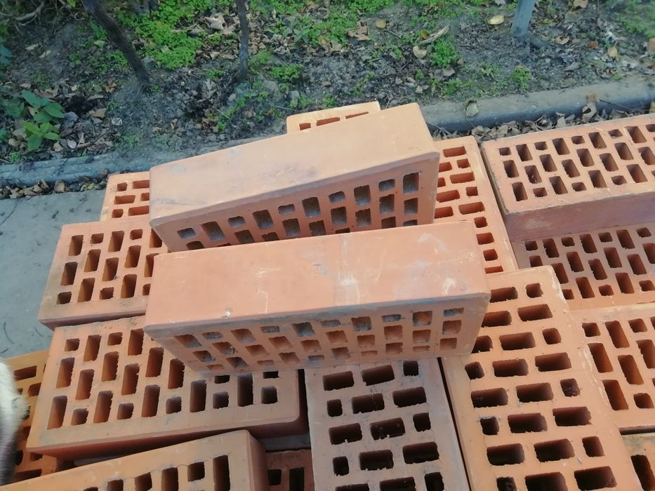 Продам кирпич облицьовочний новий. 118 шт. ціна  35 грн за шт.
