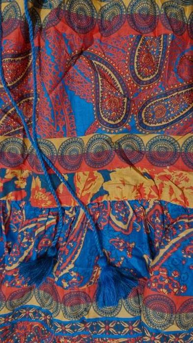 Prześliczna indyjska sukienka w kwiaty, mandale i nadruki bhandwari.