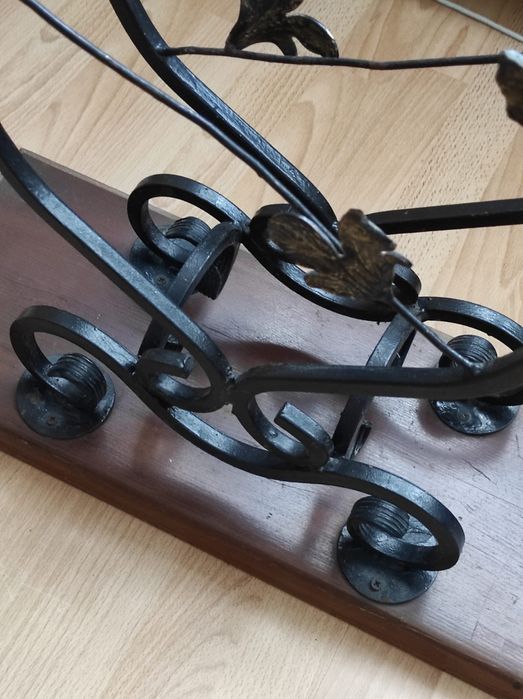 Kwietnik metalowy kuty