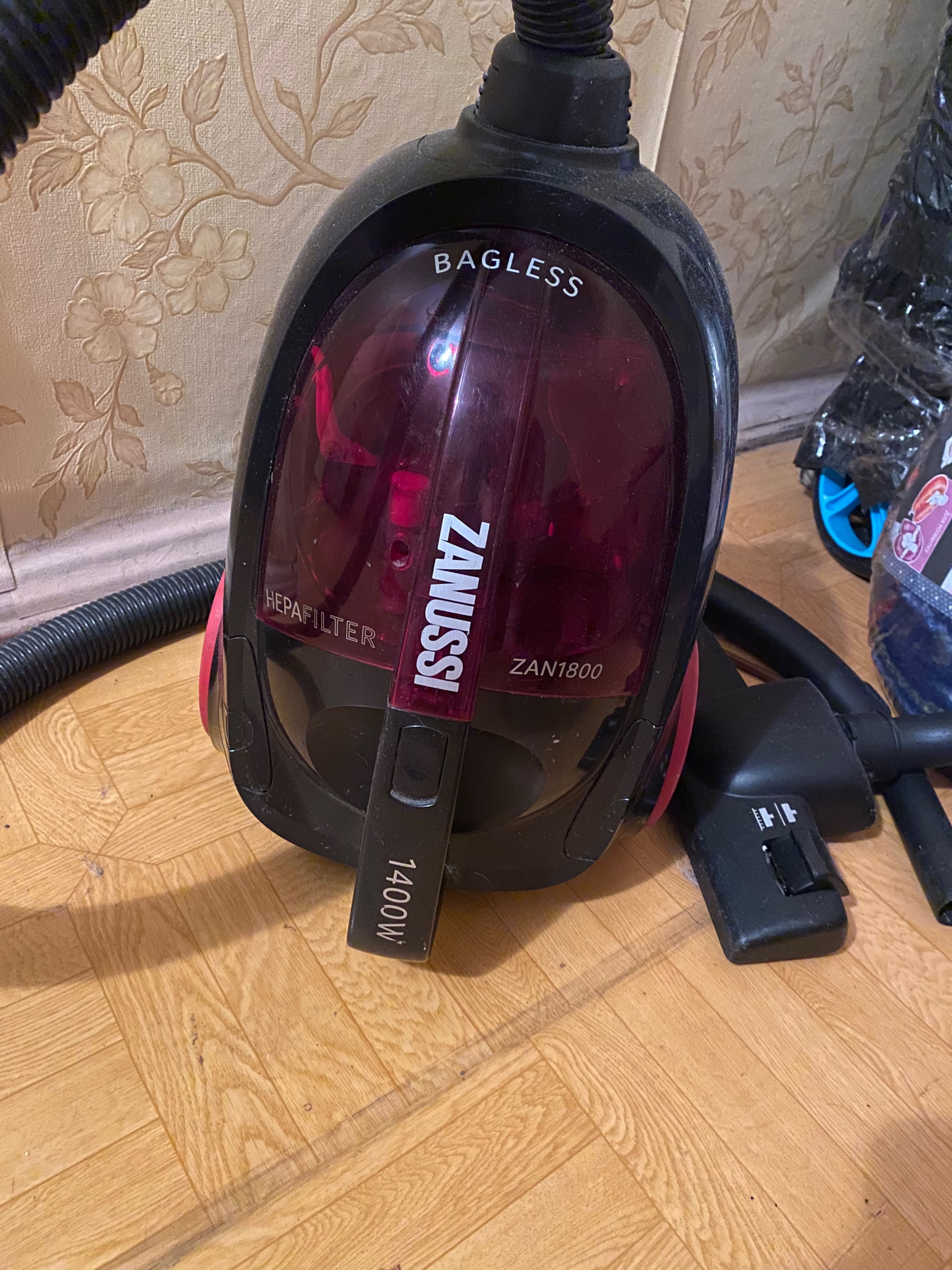Пылесос Zanussi  1400ватт.