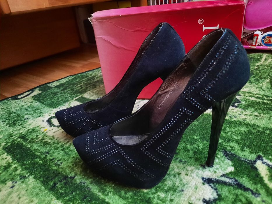 Лабутены туфли, р.39,40 б/у