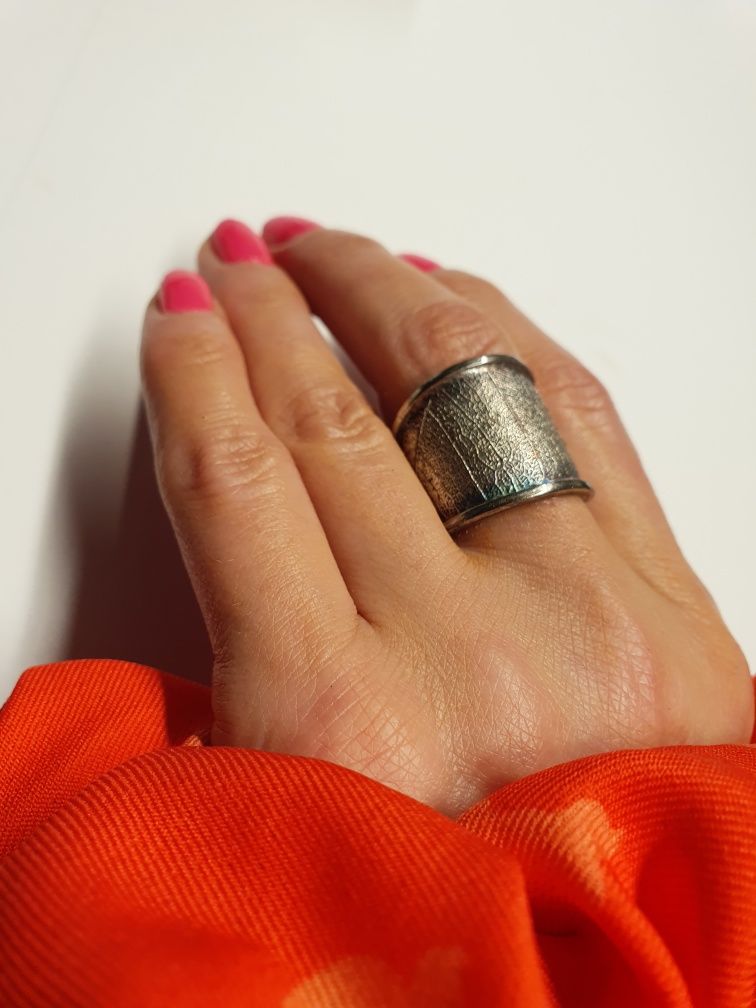 Śliczny pierścień drukowany liść srebro 925 autorski